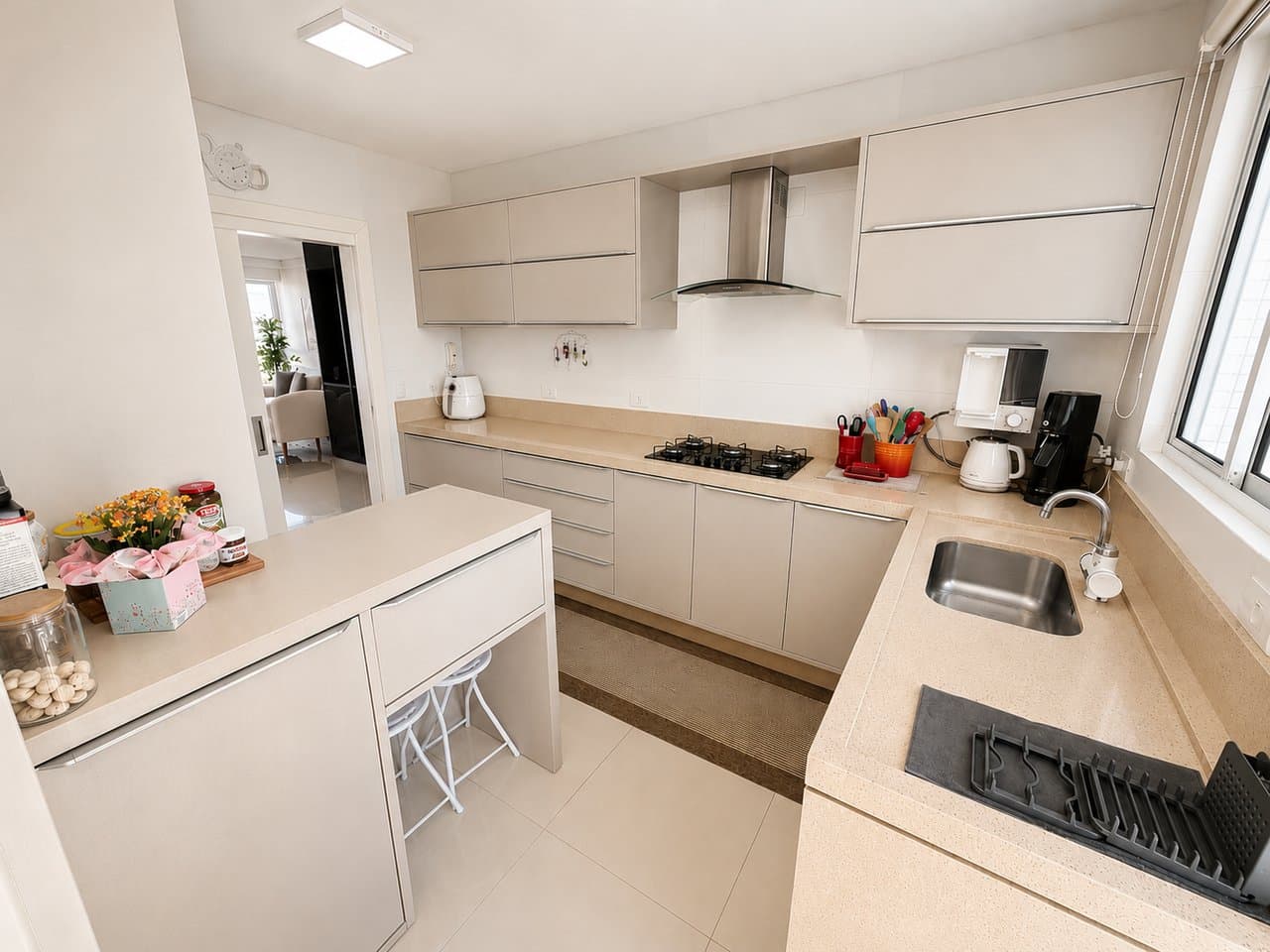 Apartamento de 3 quartos com 3 suítes e 182 m² em Bal. Camboriú