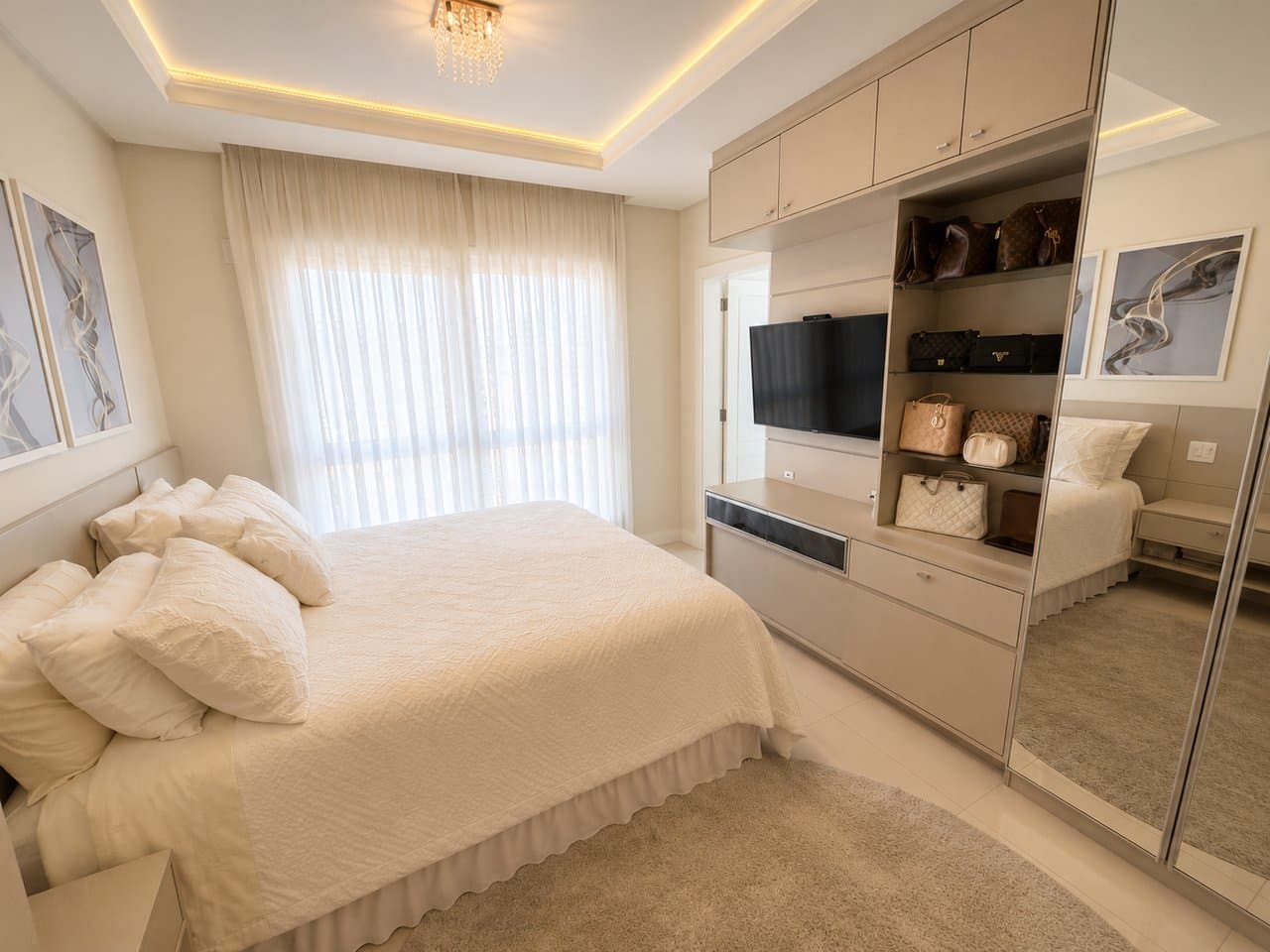 Apartamento de 3 quartos com 3 suítes e 182 m² em Bal. Camboriú