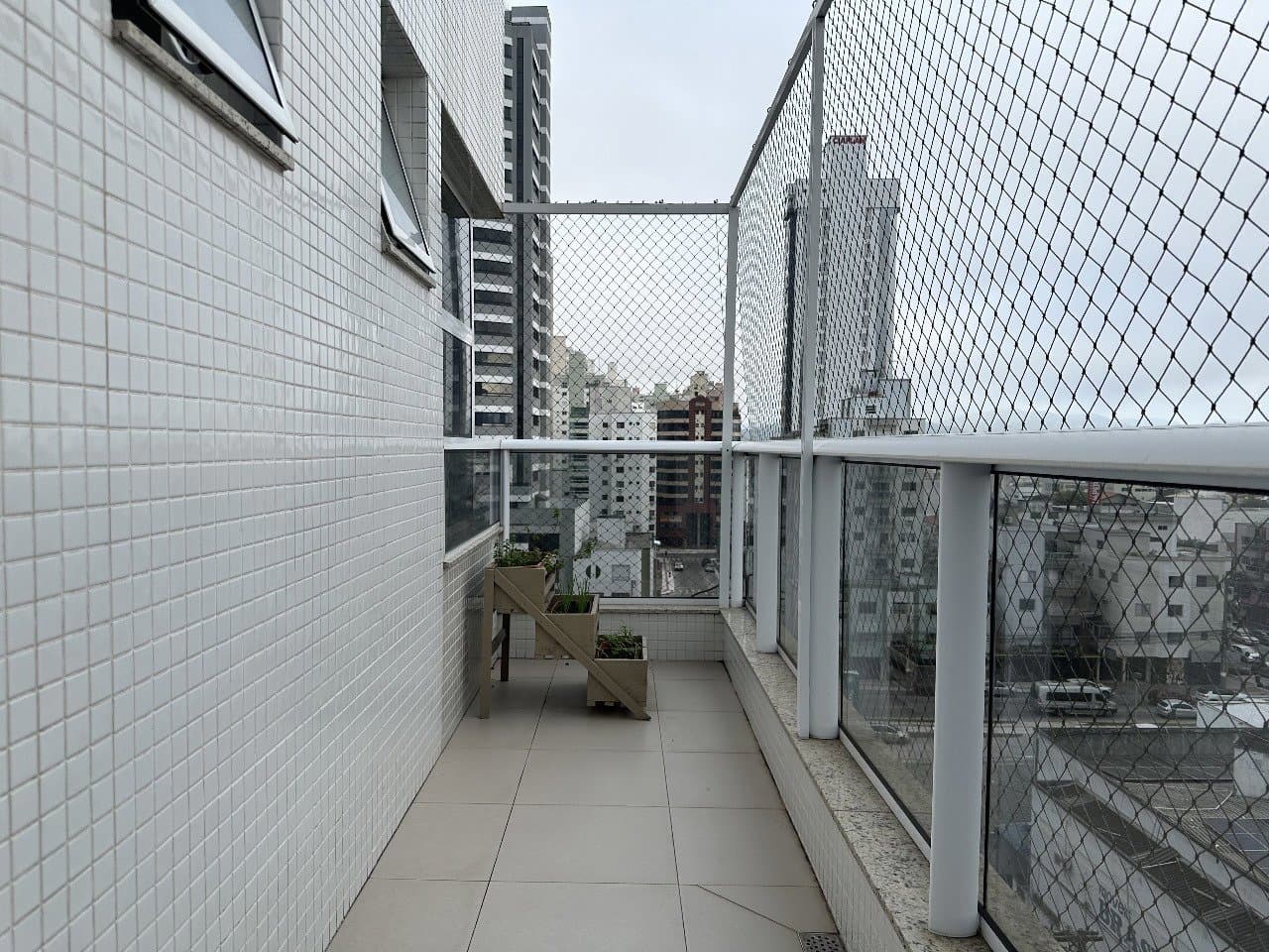 Apartamento de 3 quartos com 3 suítes e 182 m² em Bal. Camboriú