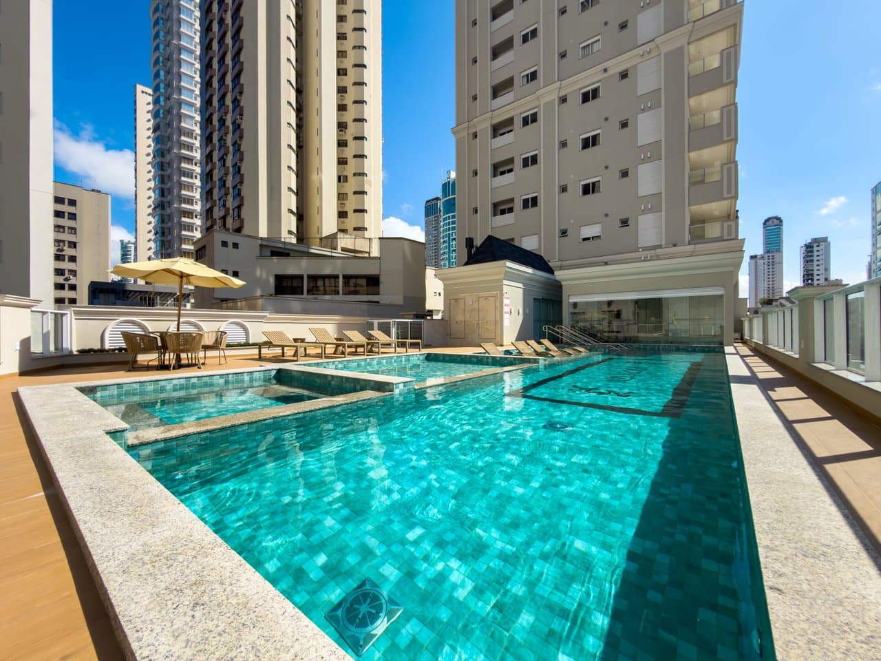 Apartamento de 4 quartos com 4 suítes e 170 m² em Bal. Camboriú