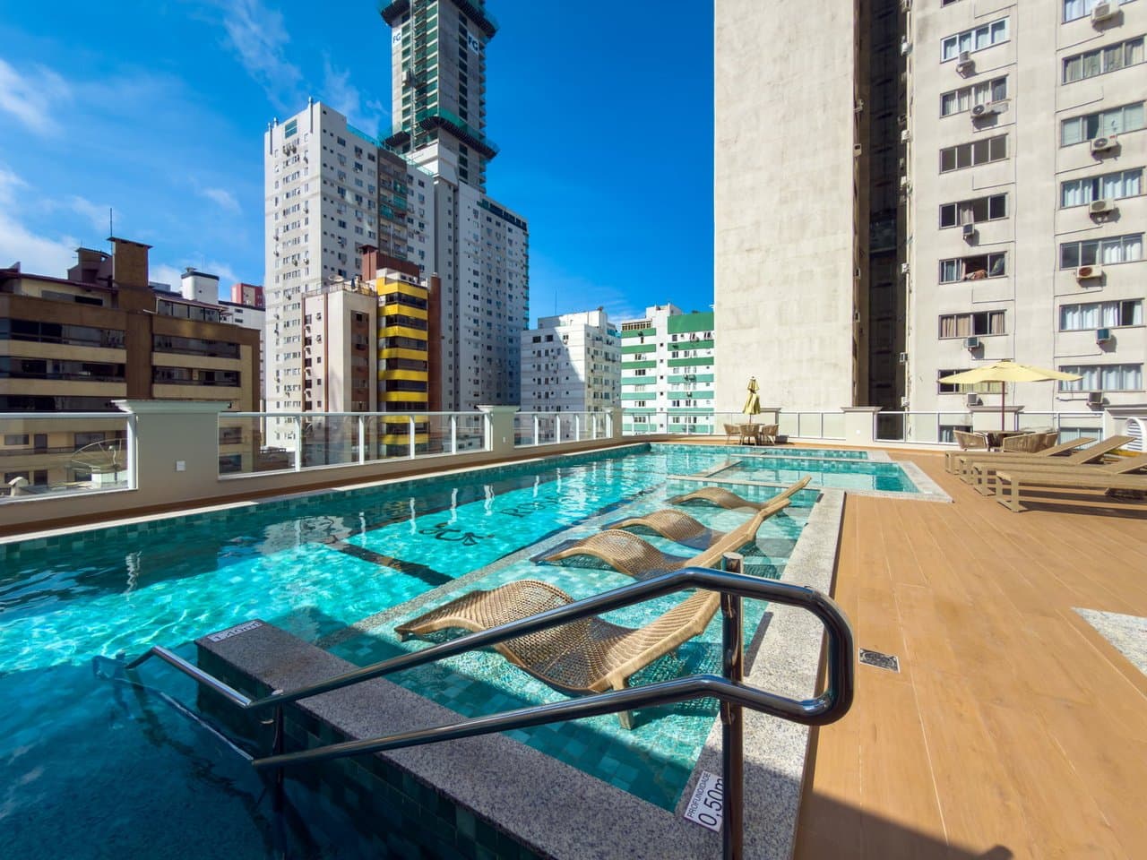 Apartamento de 4 quartos com 4 suítes e 170 m² em Bal. Camboriú