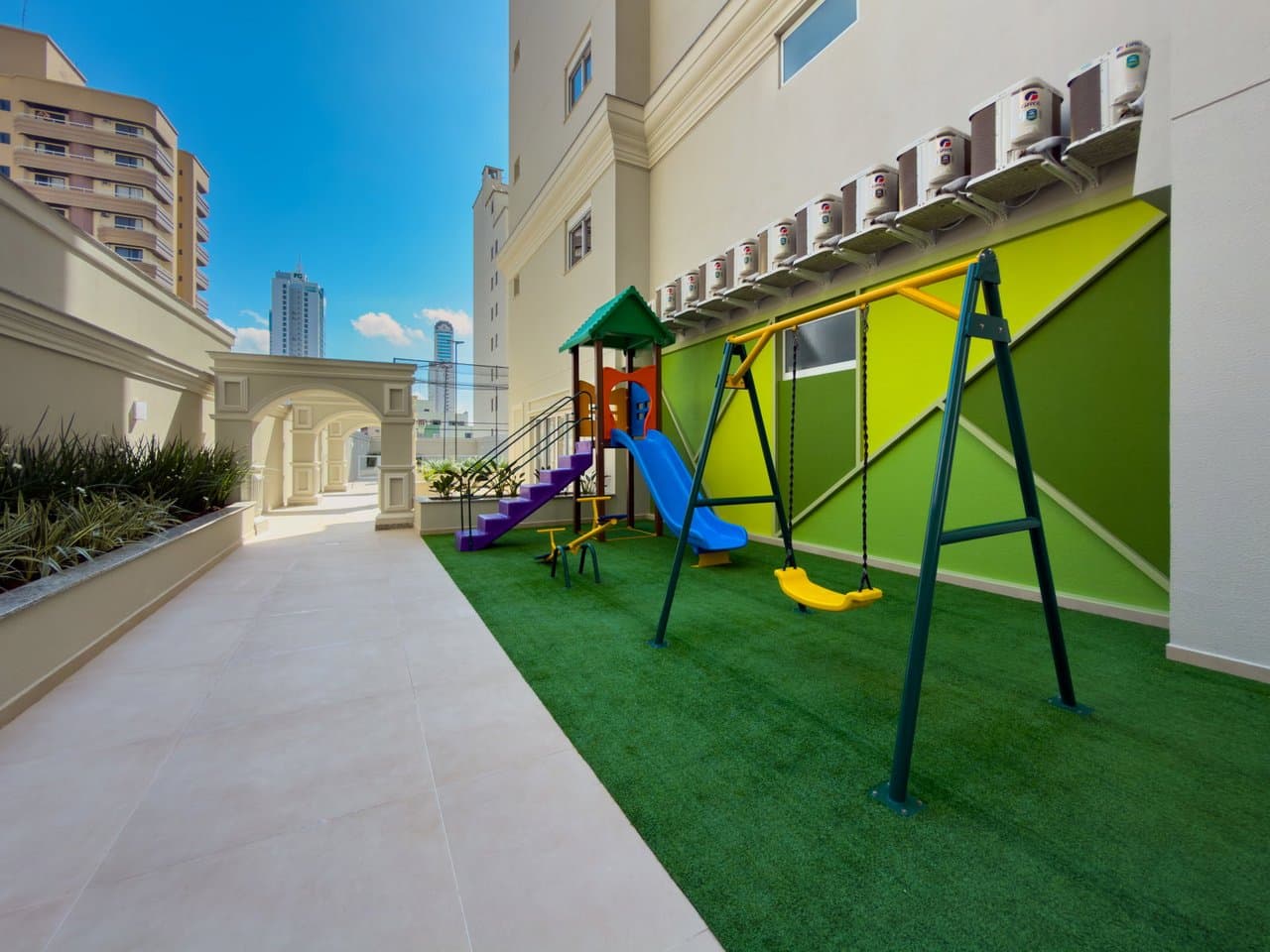 Apartamento de 4 quartos com 4 suítes e 170 m² em Bal. Camboriú