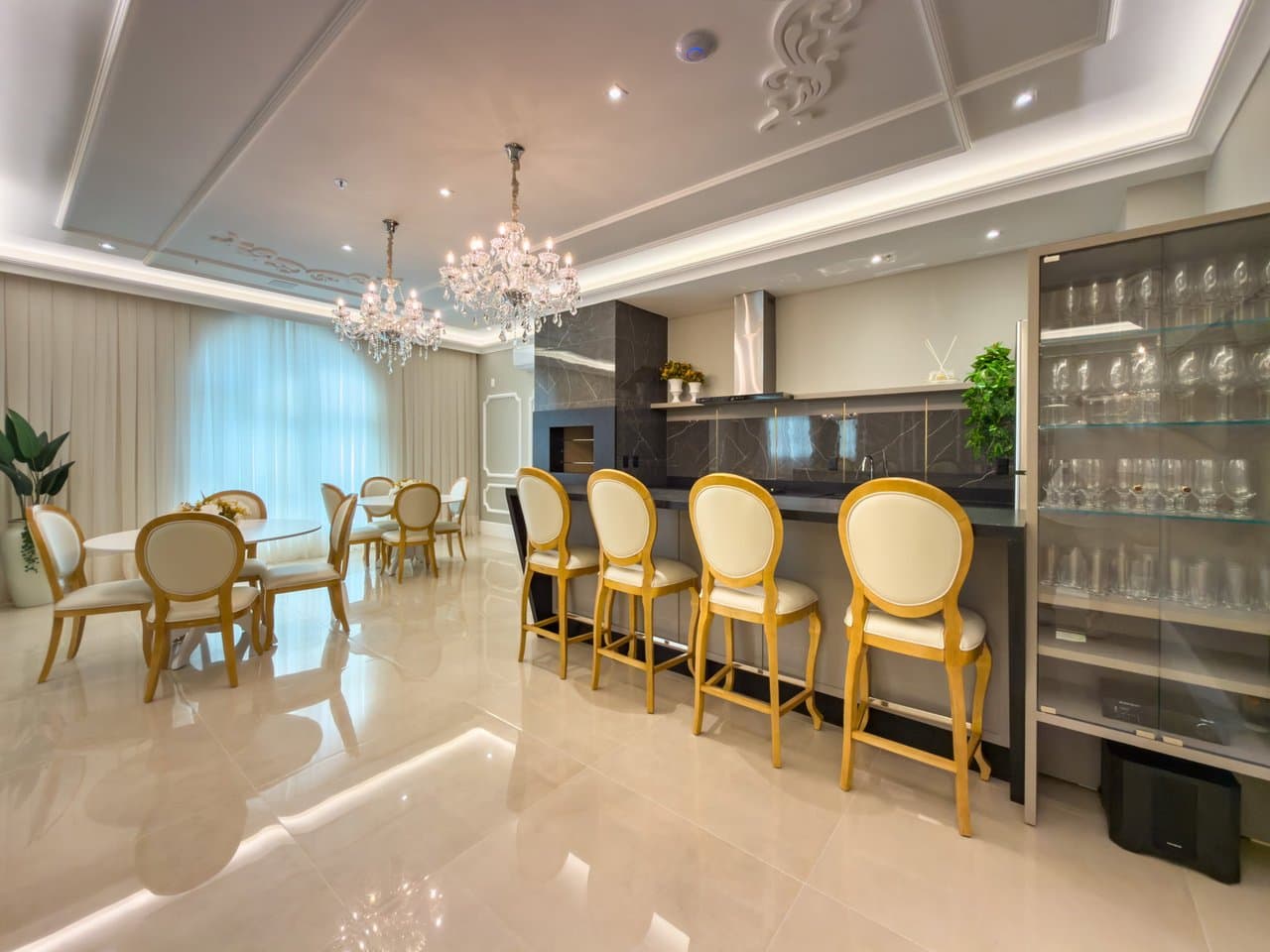 Apartamento de 4 quartos com 4 suítes e 170 m² em Bal. Camboriú