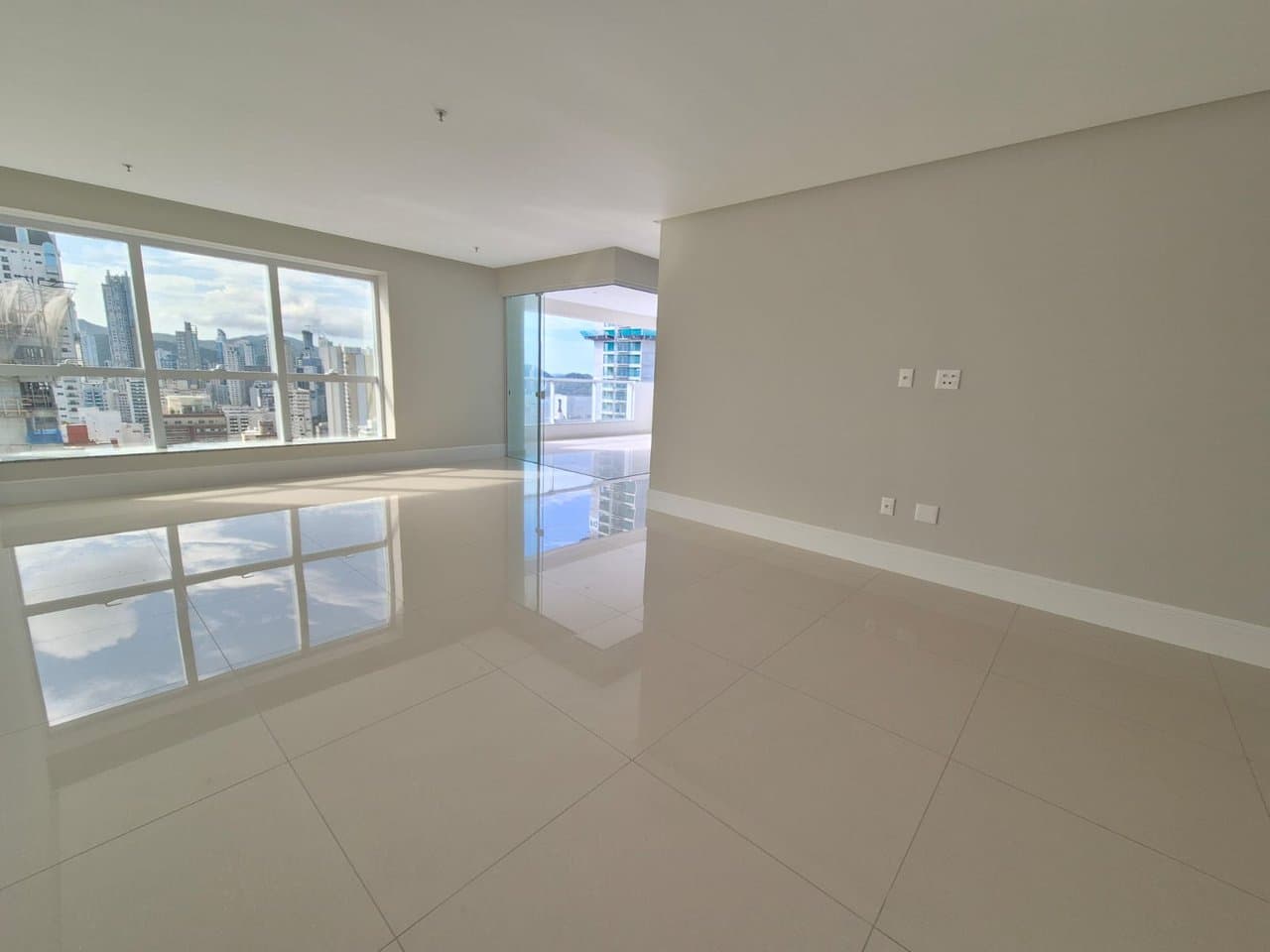 Apartamento de 4 quartos com 4 suítes e 170 m² em Bal. Camboriú