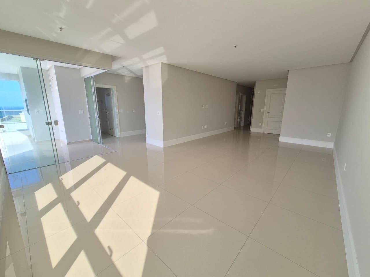 Apartamento de 4 quartos com 4 suítes e 170 m² em Bal. Camboriú