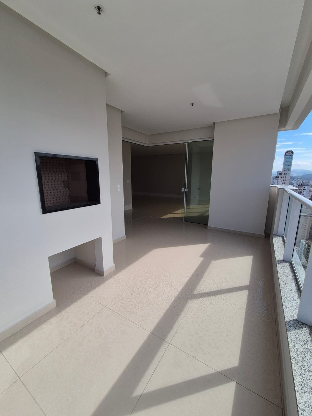 Apartamento de 4 quartos com 4 suítes e 170 m² em Bal. Camboriú