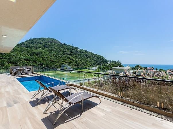 Casa de 5 quartos com 5 suítes e 555 m² em Bal. Camboriú
