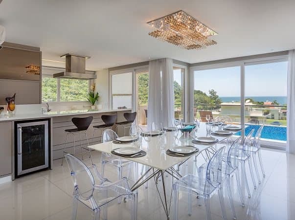 Casa de 5 quartos com 5 suítes e 555 m² em Bal. Camboriú
