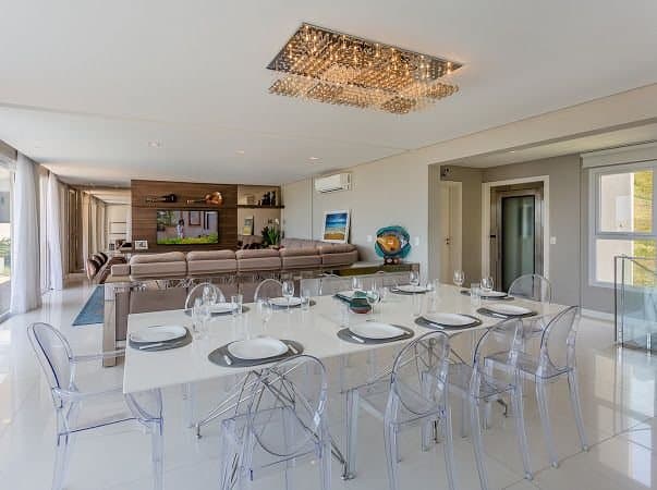 Casa de 5 quartos com 5 suítes e 555 m² em Bal. Camboriú