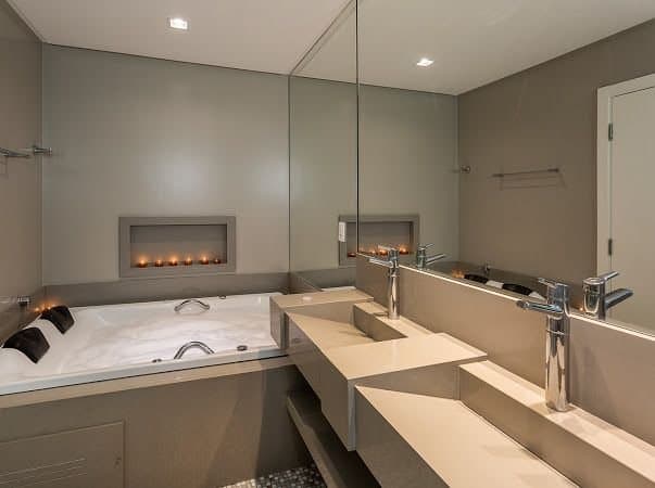 Casa de 5 quartos com 5 suítes e 555 m² em Bal. Camboriú