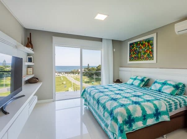 Casa de 5 quartos com 5 suítes e 555 m² em Bal. Camboriú