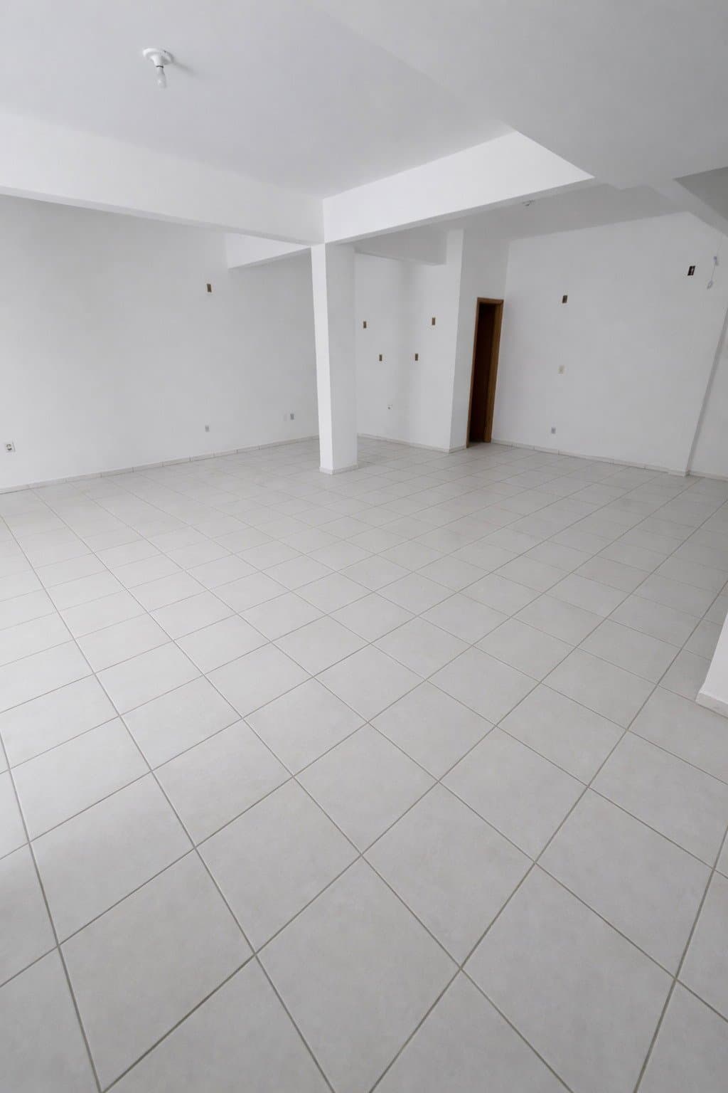 Sala Comercial 60 m² em Bal. Camboriú