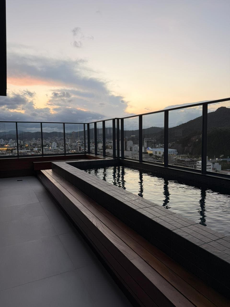 Apartamento de 3 quartos com 3 suítes e 110 m² em Bal. Camboriú