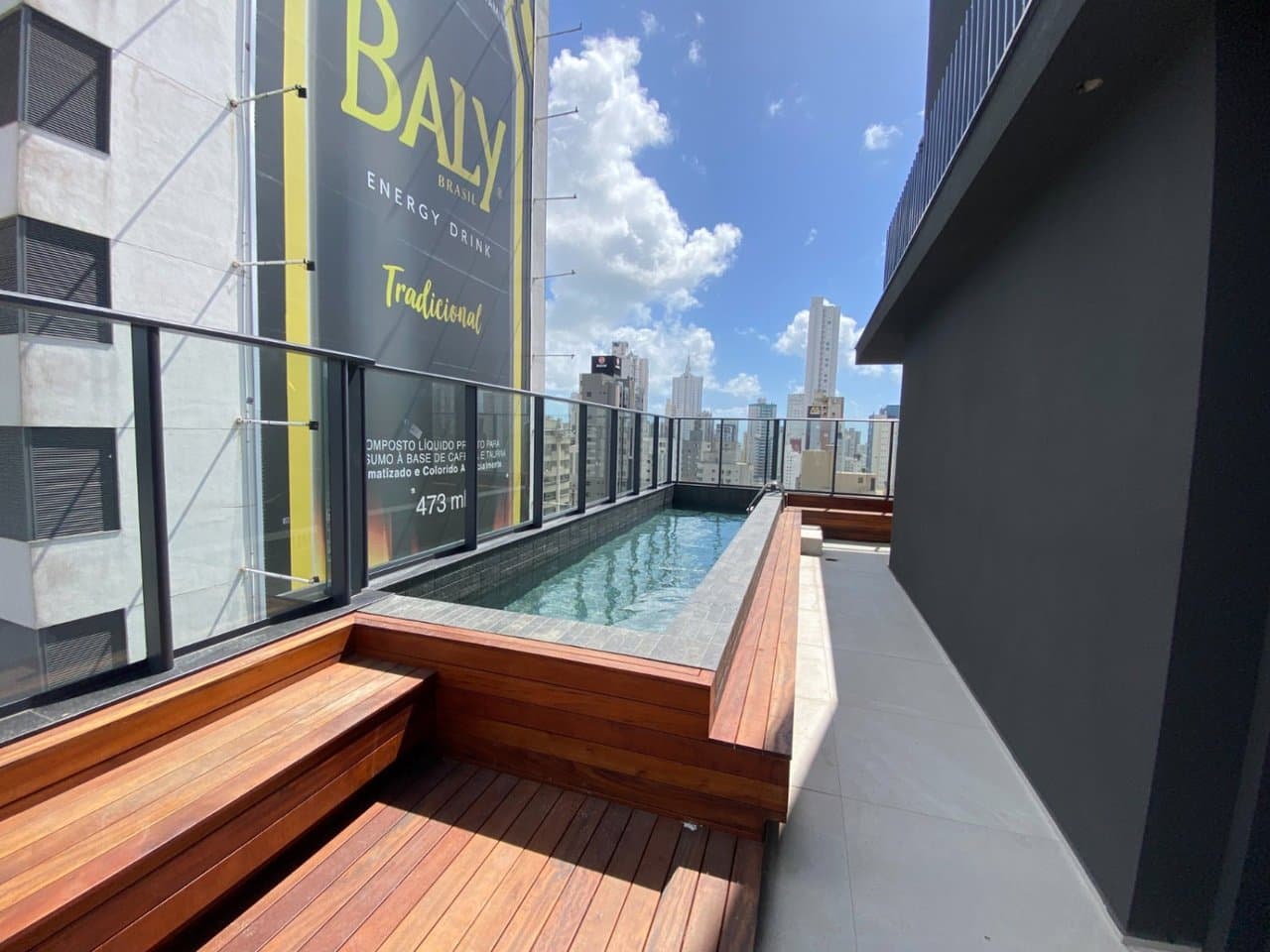 Apartamento de 3 quartos com 3 suítes e 110 m² em Bal. Camboriú