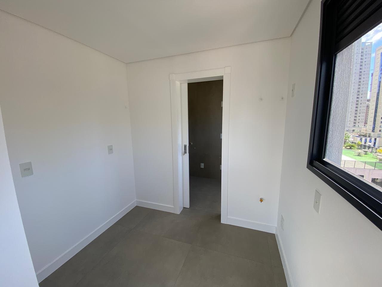 Apartamento de 3 quartos com 3 suítes e 110 m² em Bal. Camboriú