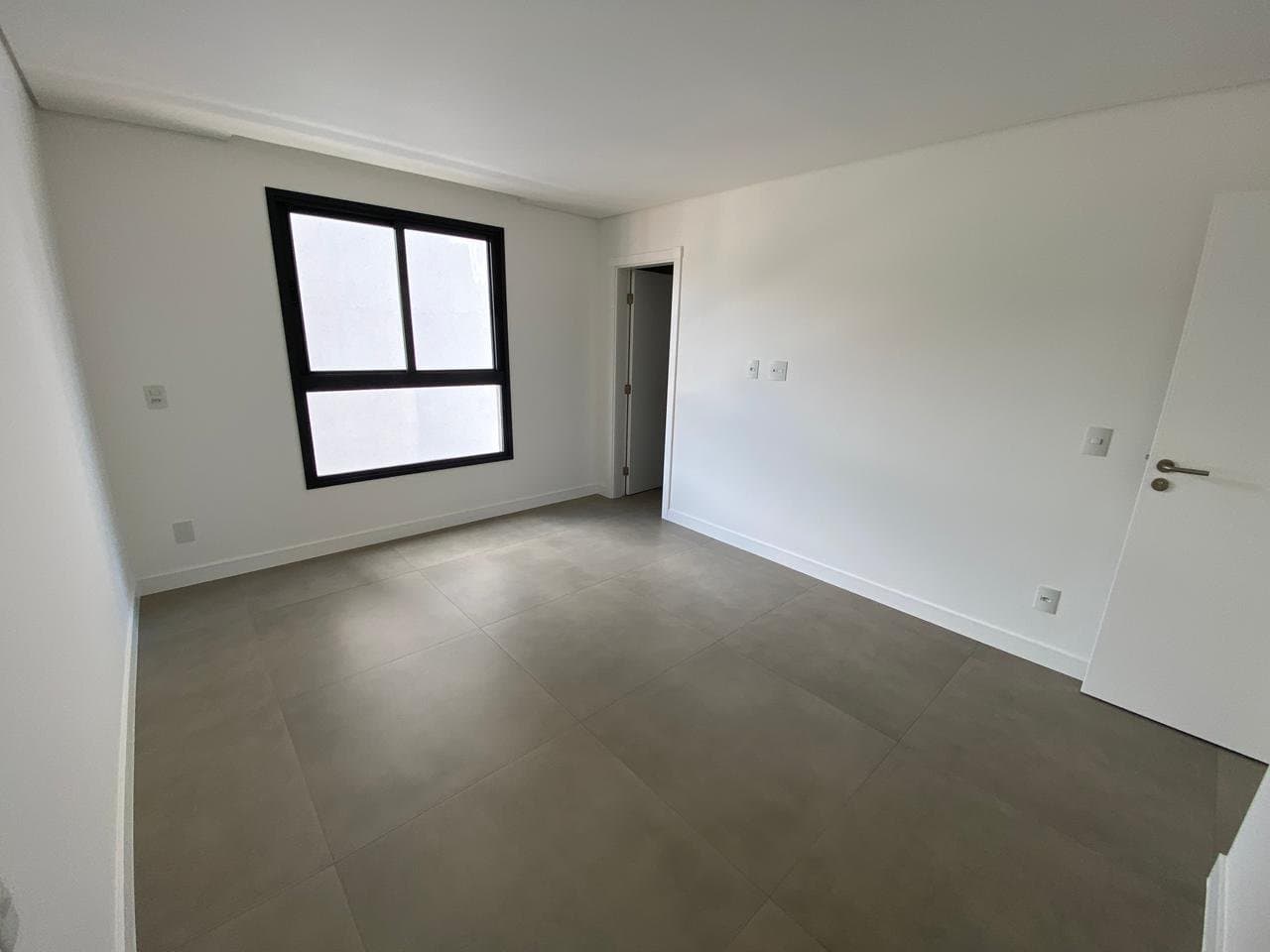 Apartamento de 3 quartos com 3 suítes e 110 m² em Bal. Camboriú