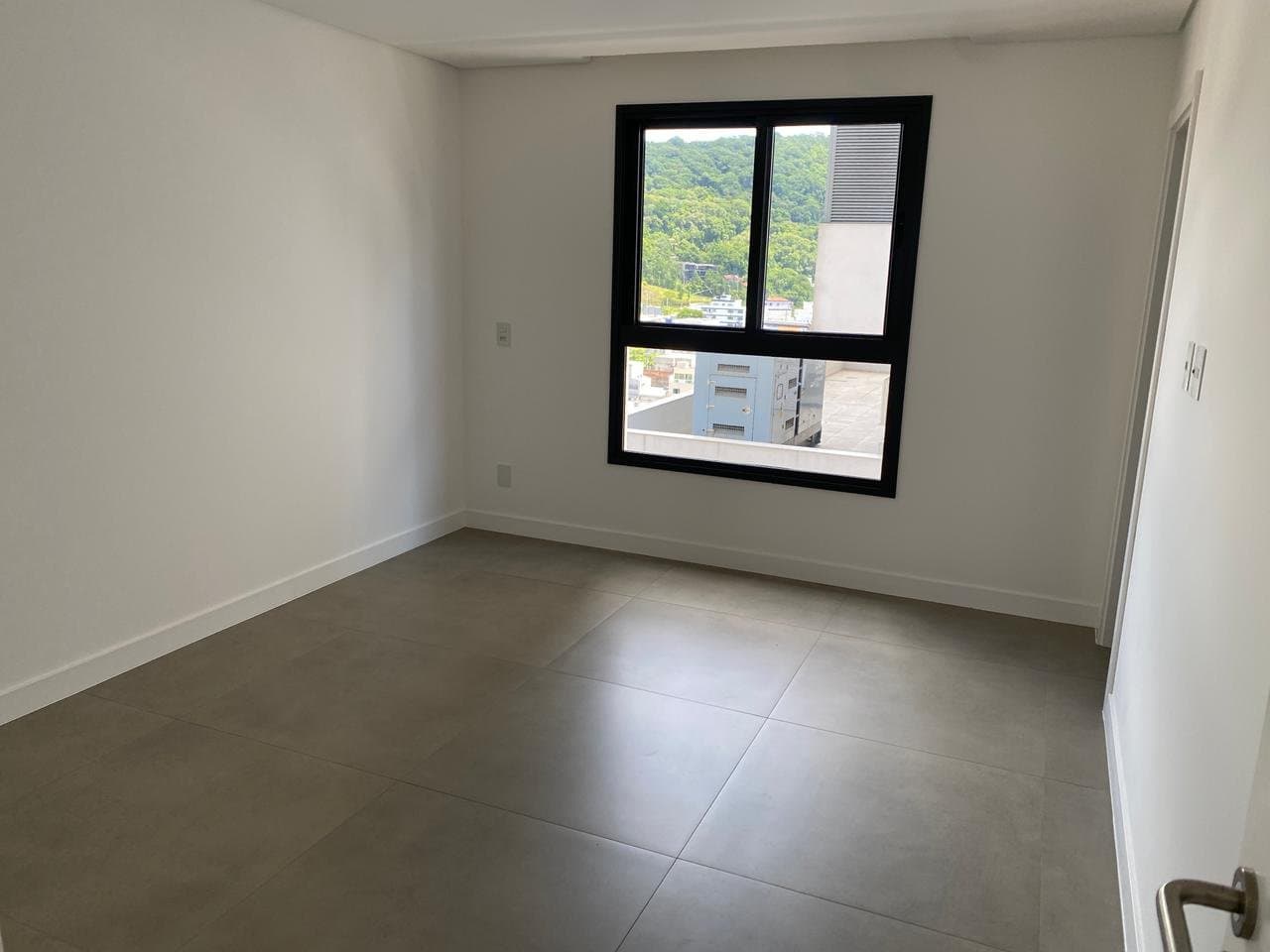 Apartamento de 3 quartos com 3 suítes e 110 m² em Bal. Camboriú