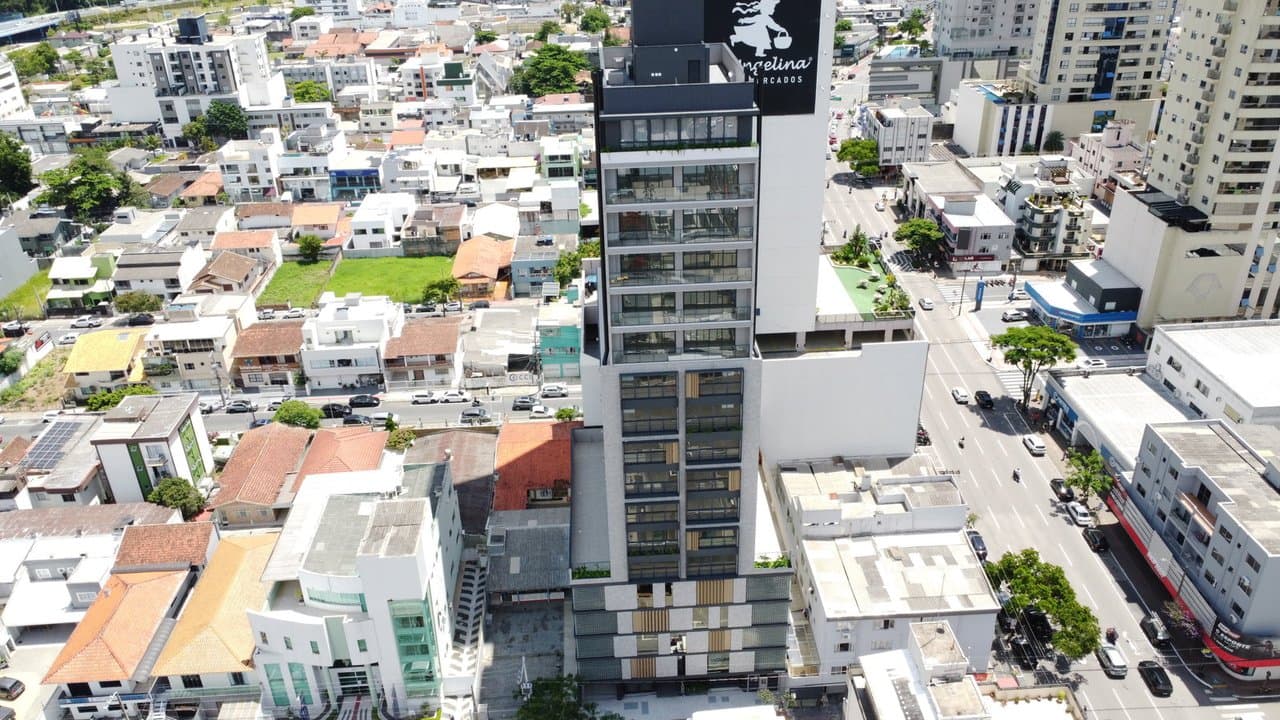 Apartamento de 3 quartos com 3 suítes e 110 m² em Bal. Camboriú