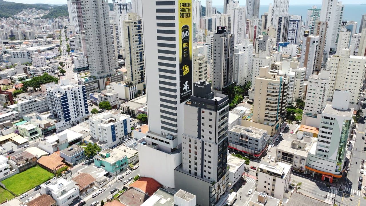 Apartamento de 3 quartos com 3 suítes e 110 m² em Bal. Camboriú