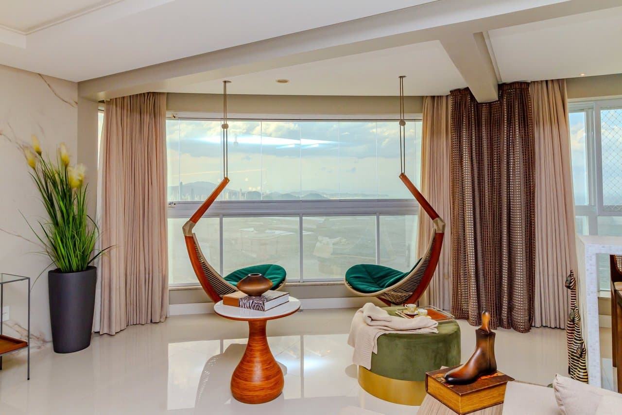 Apartamento de 4 quartos com 4 suítes e 359 m² em Bal. Camboriú