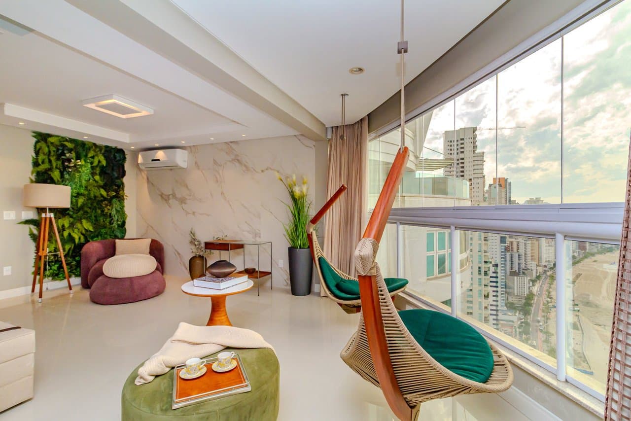 Apartamento de 4 quartos com 4 suítes e 359 m² em Bal. Camboriú