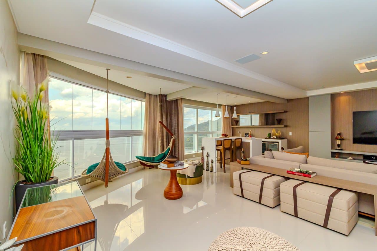 Apartamento de 4 quartos com 4 suítes e 359 m² em Bal. Camboriú