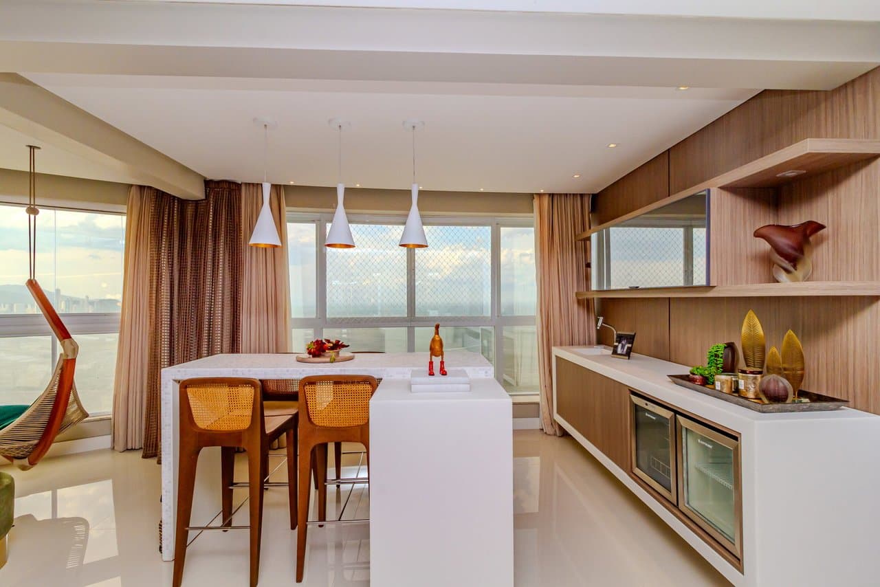Apartamento de 4 quartos com 4 suítes e 359 m² em Bal. Camboriú