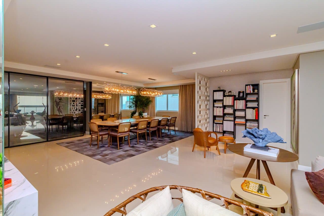 Apartamento de 4 quartos com 4 suítes e 359 m² em Bal. Camboriú