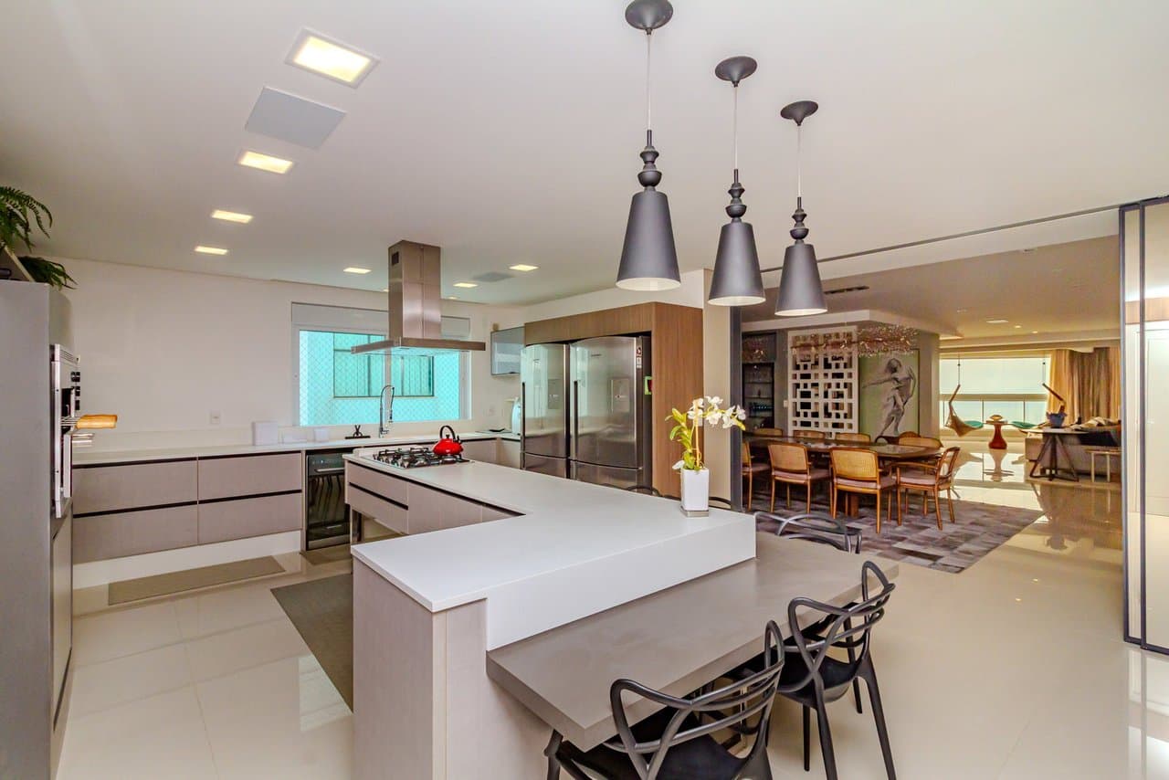 Apartamento de 4 quartos com 4 suítes e 359 m² em Bal. Camboriú