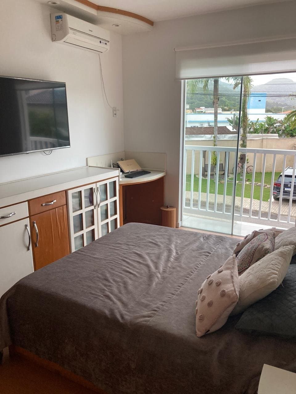 Casa de 3 quartos com 1 suíte e 120 m² em Bal. Camboriú