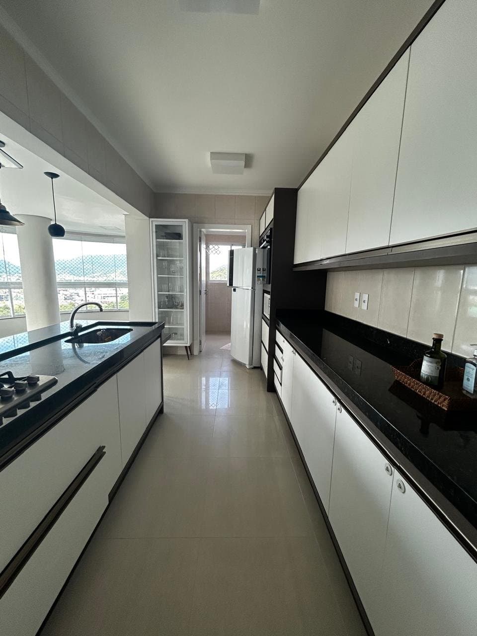 Apartamento de 3 quartos com 3 suítes e 128 m² em Bal. Camboriú