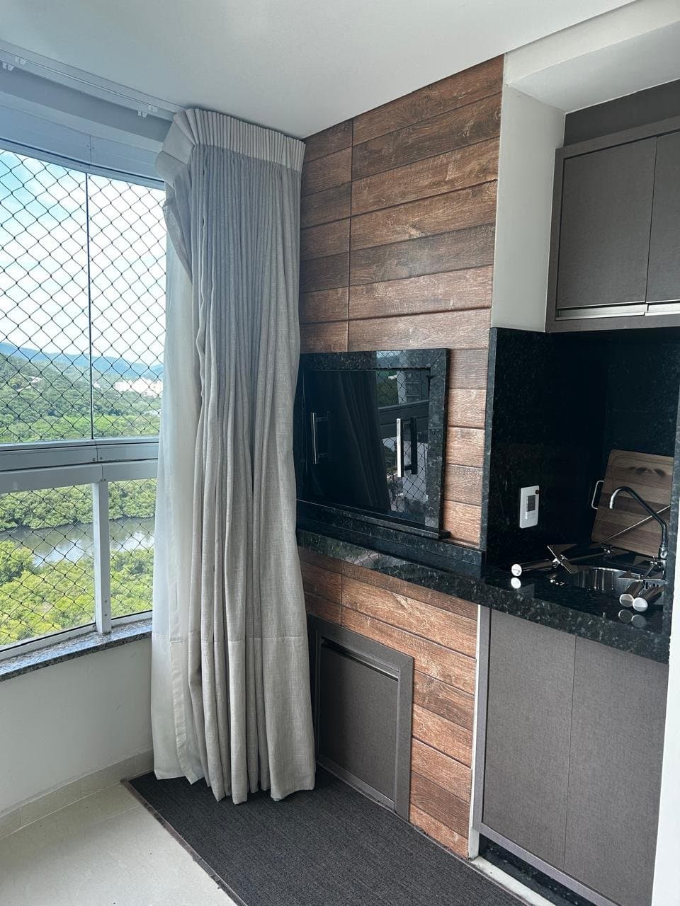 Apartamento de 3 quartos com 3 suítes e 128 m² em Bal. Camboriú