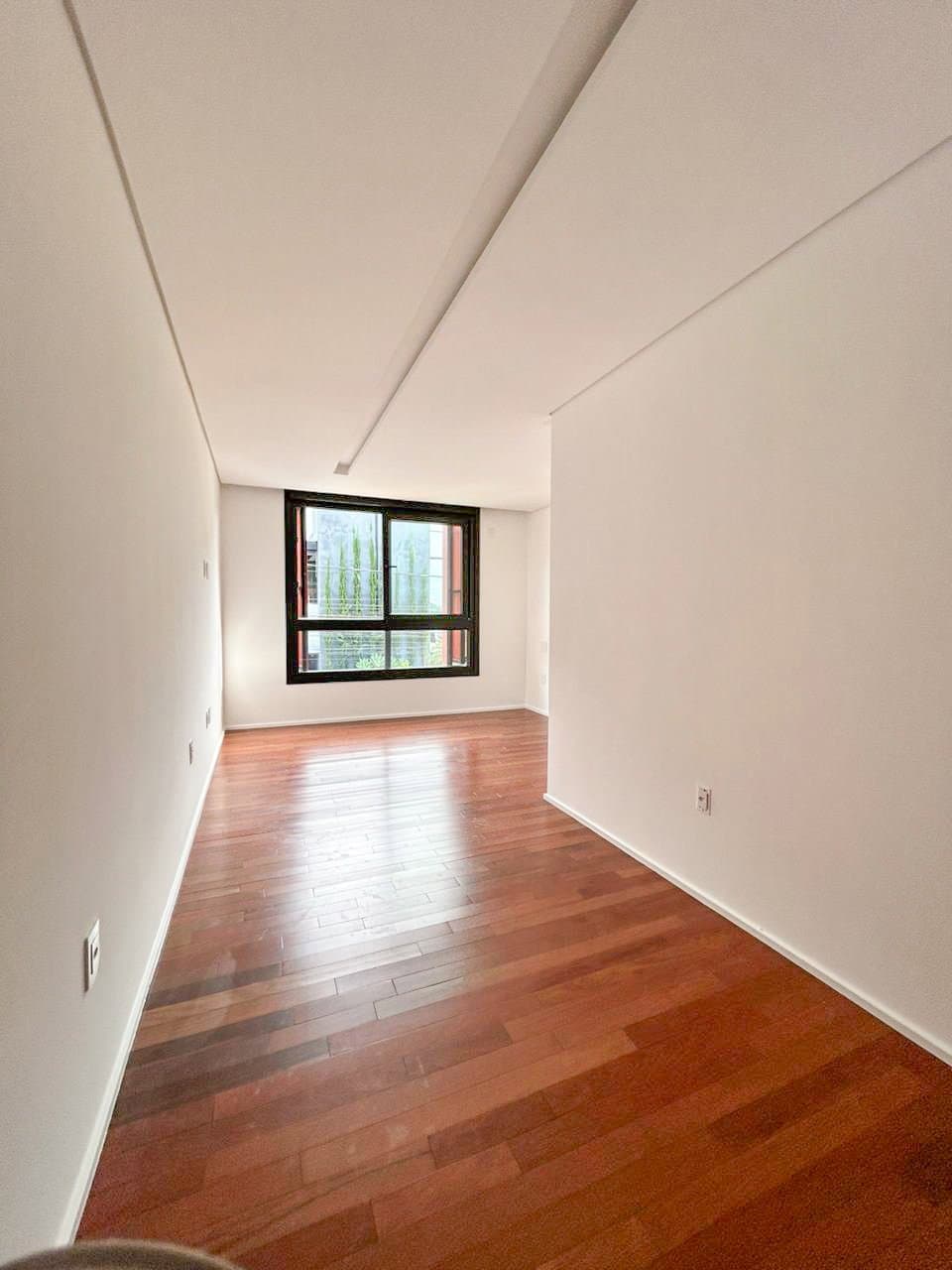 Casa de 4 quartos com 4 suítes e 720 m² em Bal. Camboriú