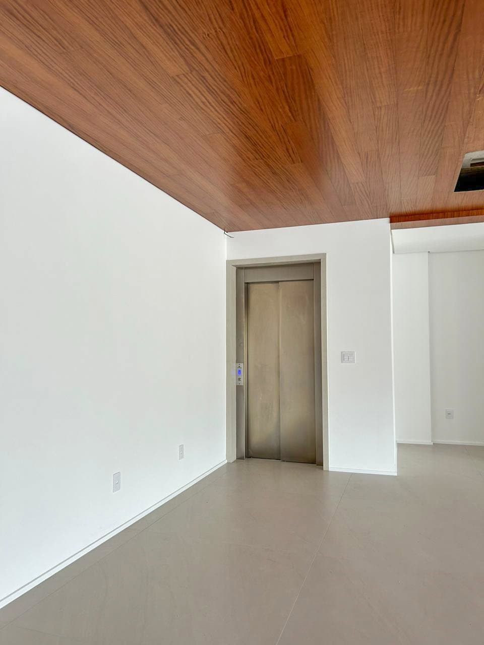 Casa de 4 quartos com 4 suítes e 720 m² em Bal. Camboriú
