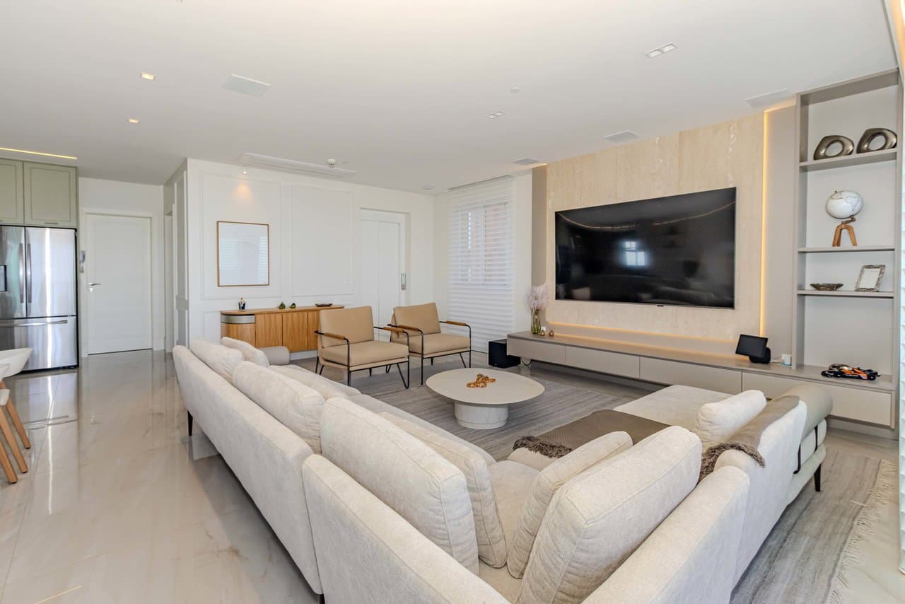 Apartamento de 5 quartos com 5 suítes e 230 m² em Bal. Camboriú