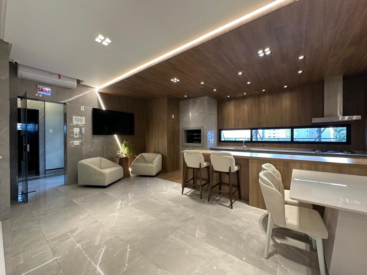 Apartamento de 3 quartos com 3 suítes e 135 m² em Bal. Camboriú