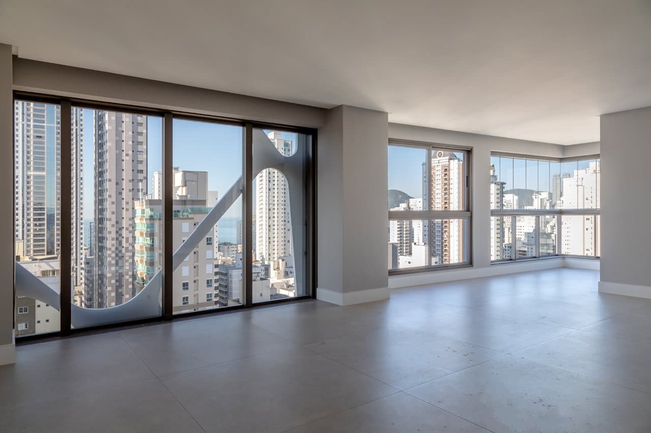 Apartamento de 4 quartos com 4 suítes e 143 m² em Bal. Camboriú