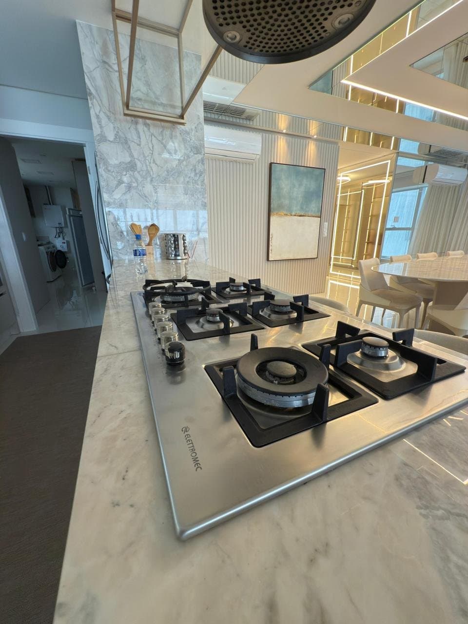 Apartamento de 6 quartos com 5 suítes e 346 m² em Bal. Camboriú