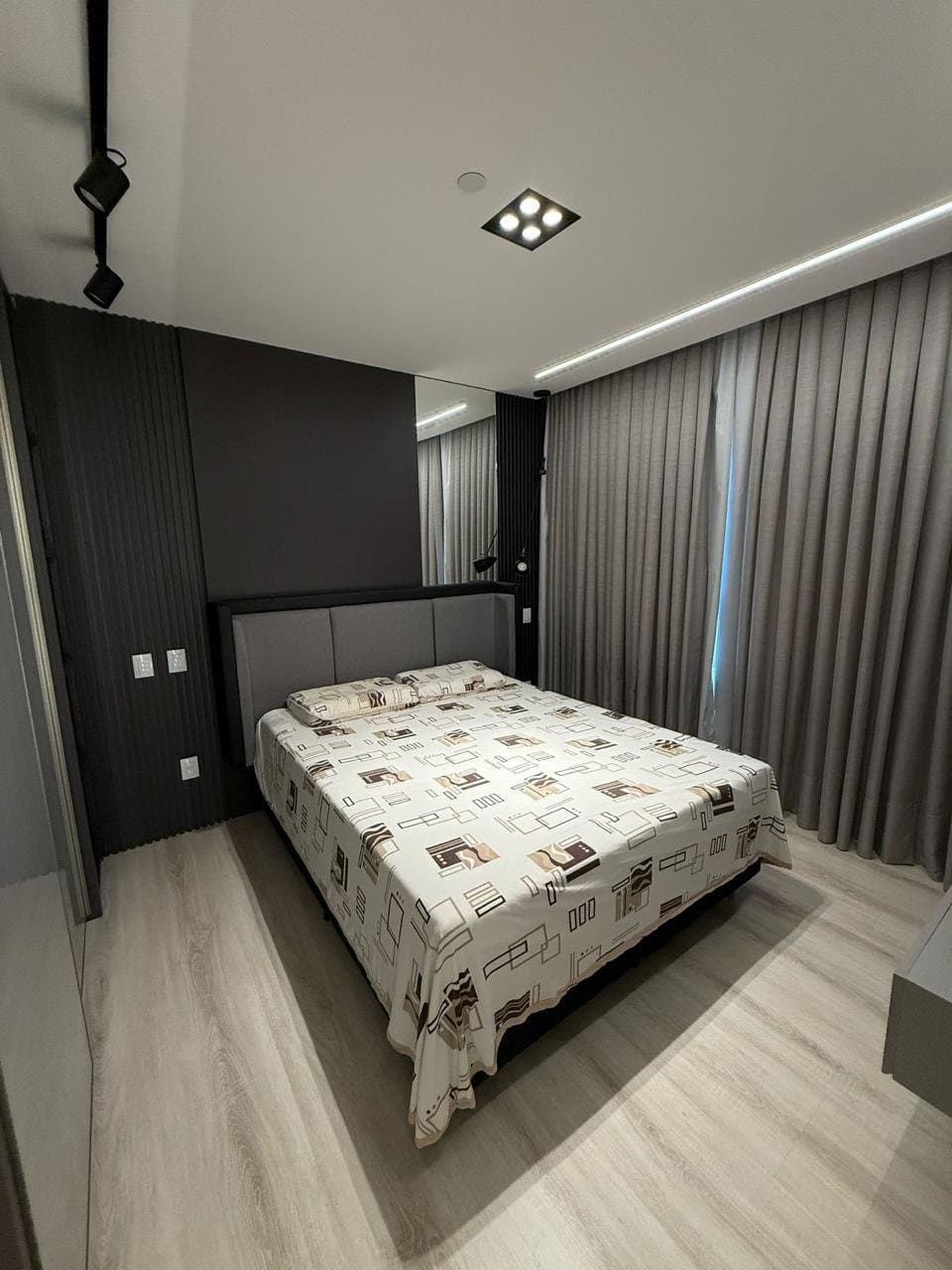 Apartamento de 6 quartos com 5 suítes e 346 m² em Bal. Camboriú