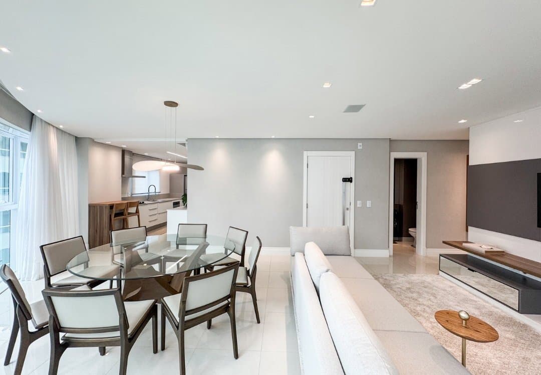 Apartamento de 4 quartos com 2 suítes e 132 m² em Bal. Camboriú