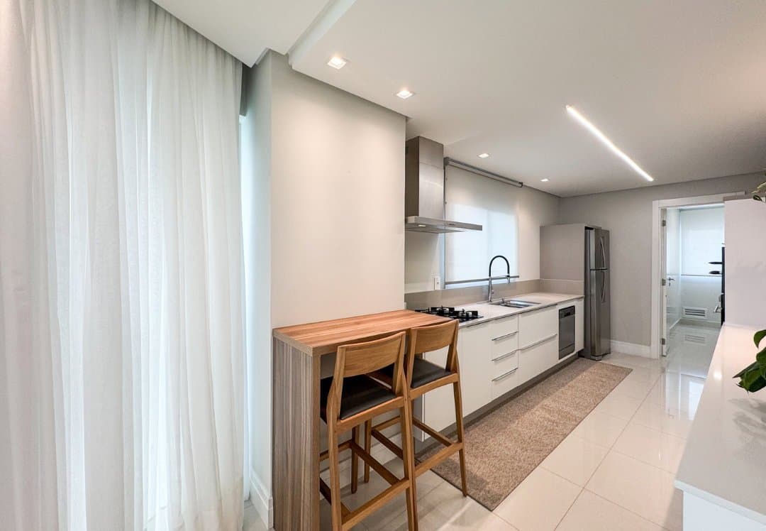 Apartamento de 4 quartos com 2 suítes e 132 m² em Bal. Camboriú