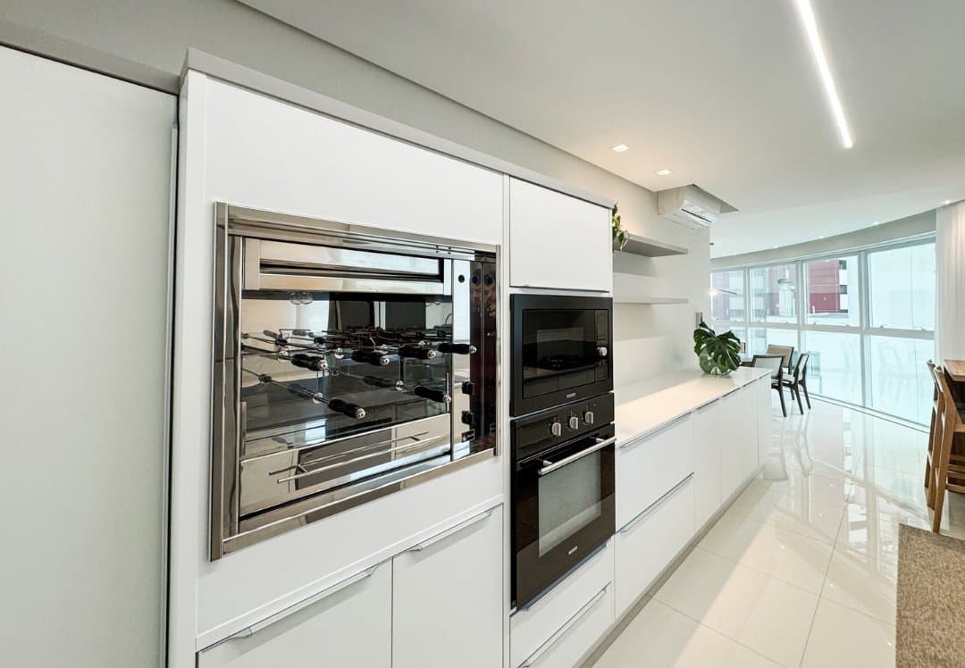 Apartamento de 4 quartos com 2 suítes e 132 m² em Bal. Camboriú