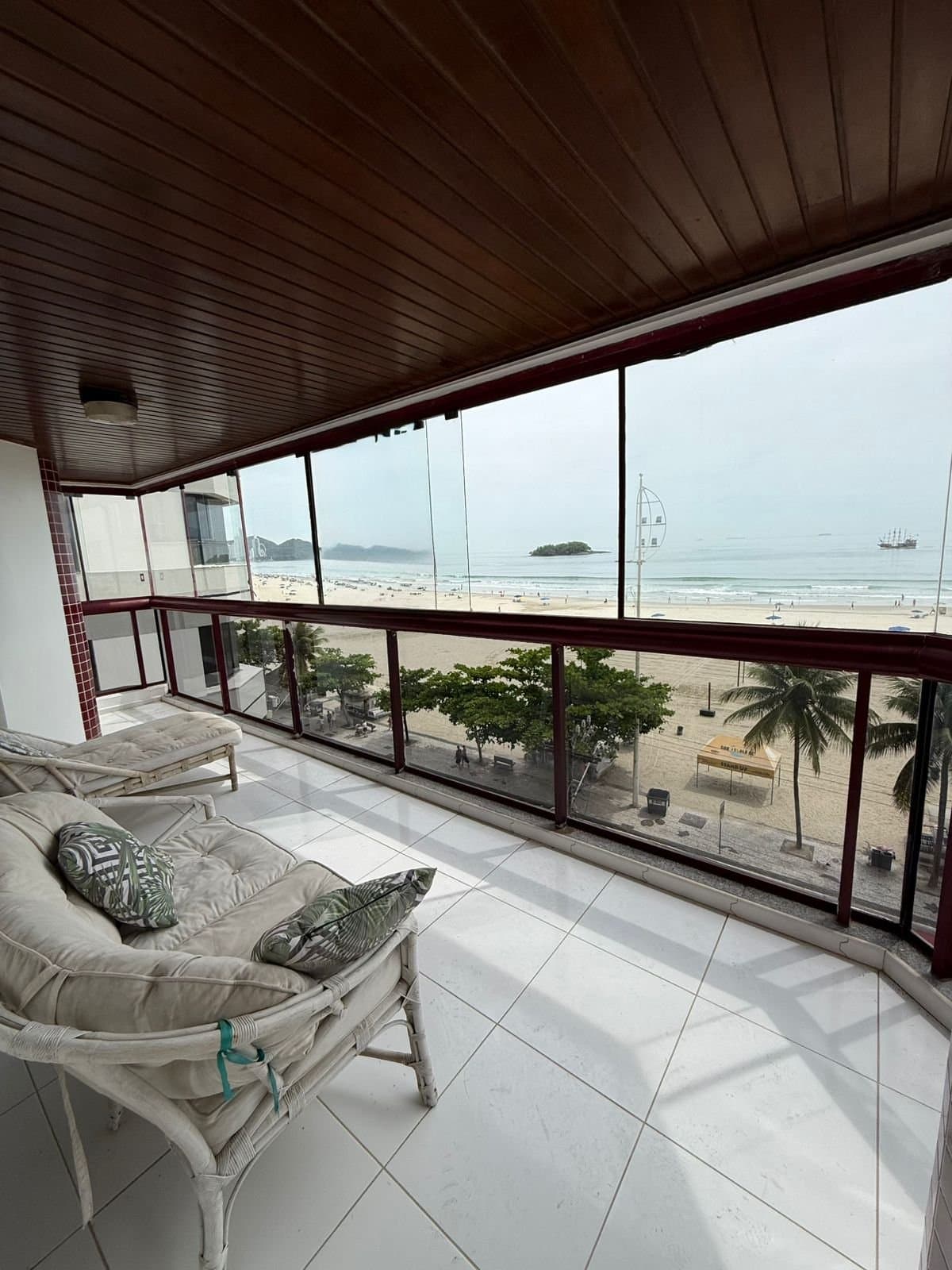 Apartamento de 3 quartos com 3 suítes e 179 m² em Bal. Camboriú