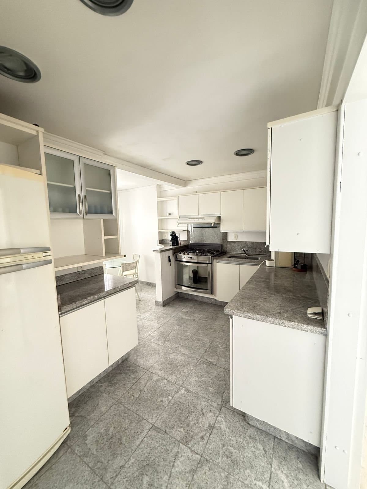Apartamento de 3 quartos com 3 suítes e 179 m² em Bal. Camboriú