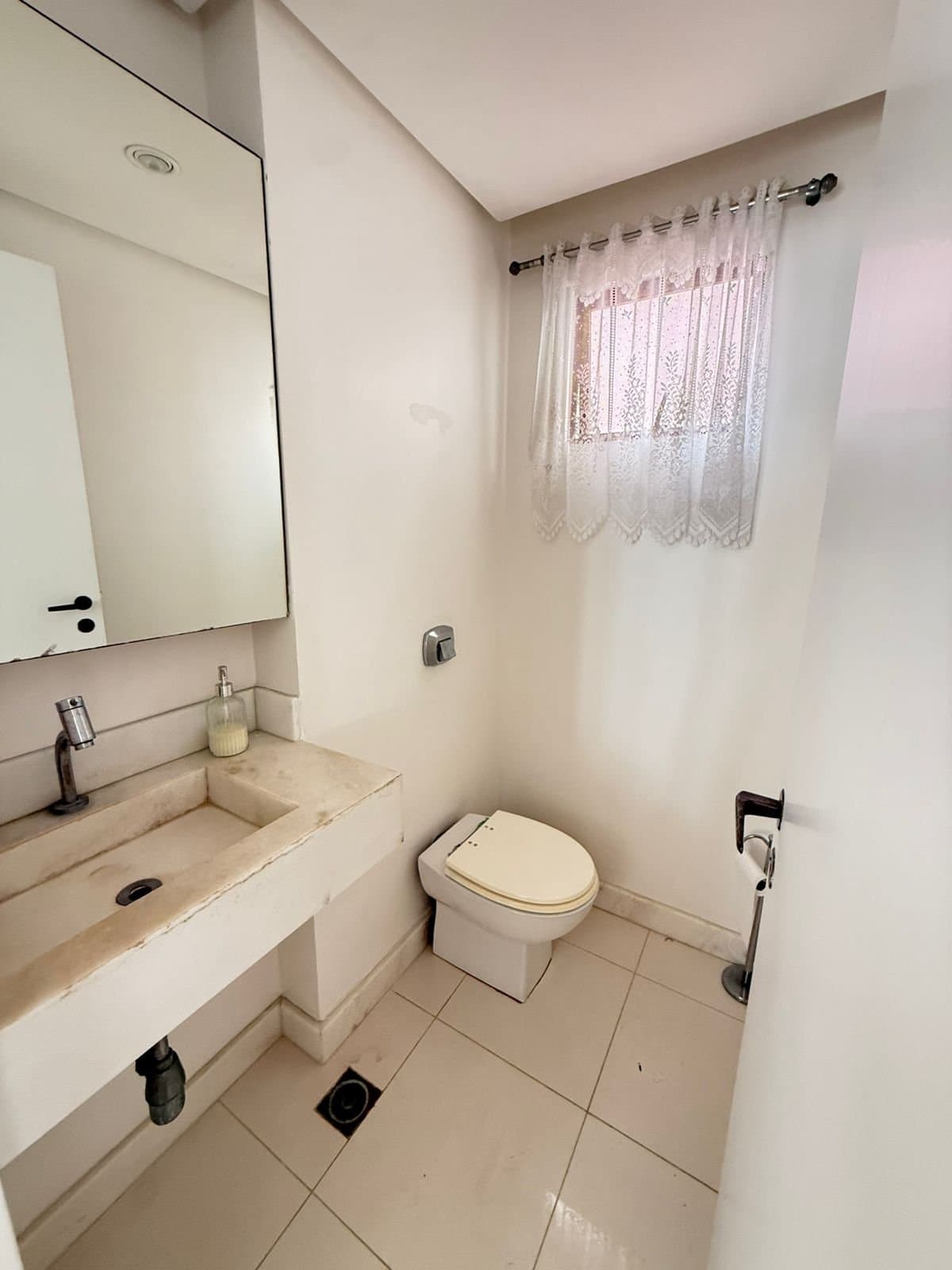 Apartamento de 3 quartos com 3 suítes e 179 m² em Bal. Camboriú