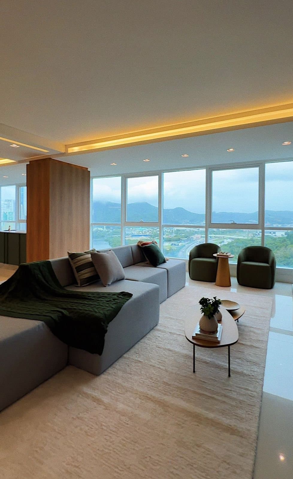Apartamento de 3 quartos com 3 suítes e 182 m² em Bal. Camboriú