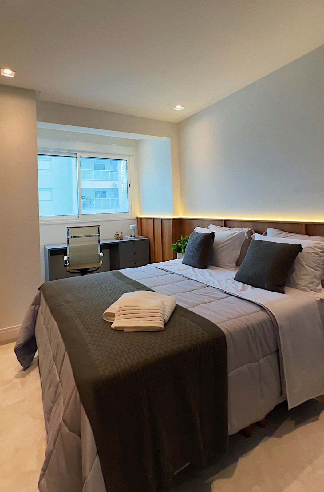 Apartamento de 3 quartos com 3 suítes e 182 m² em Bal. Camboriú
