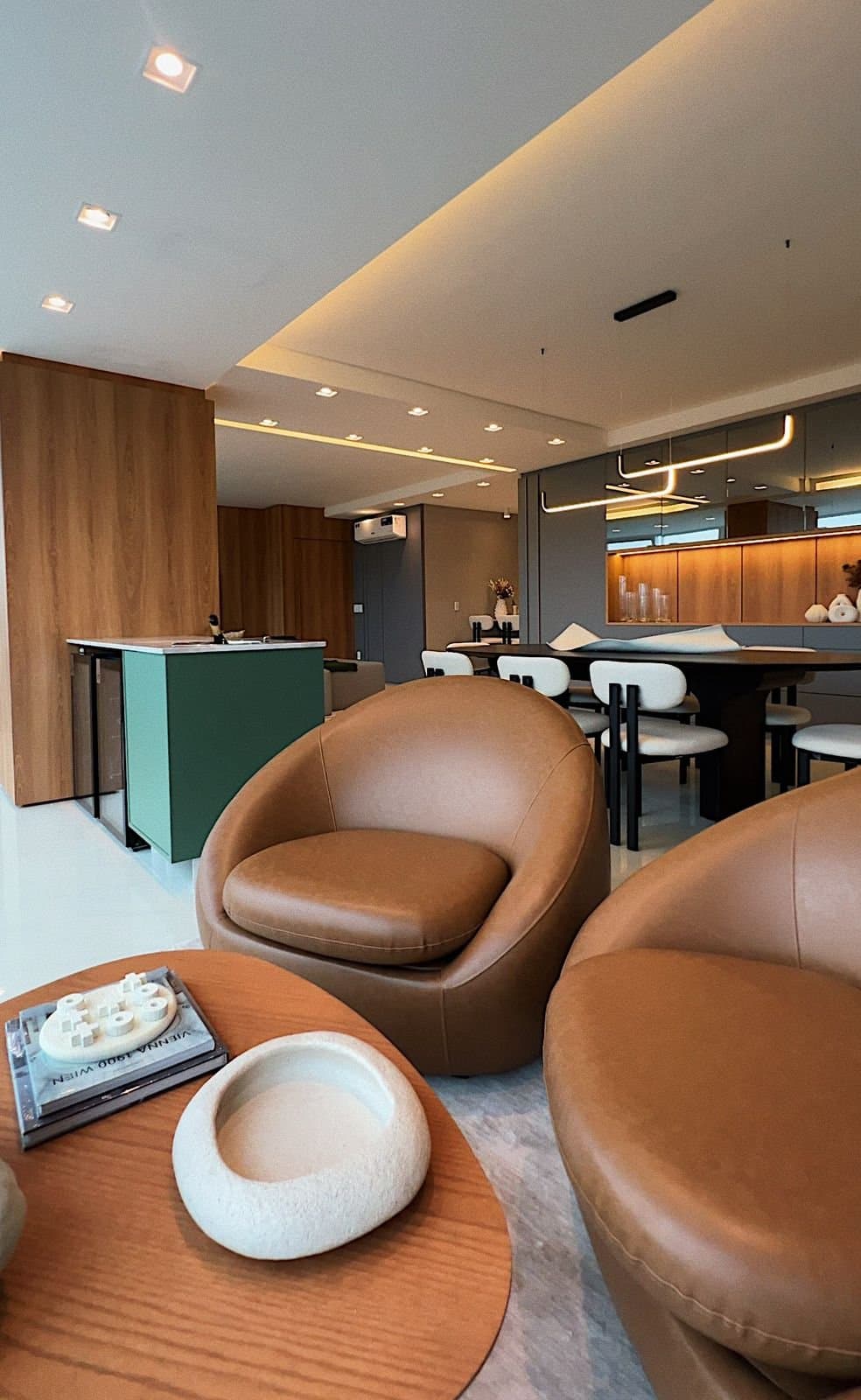Apartamento de 3 quartos com 3 suítes e 182 m² em Bal. Camboriú