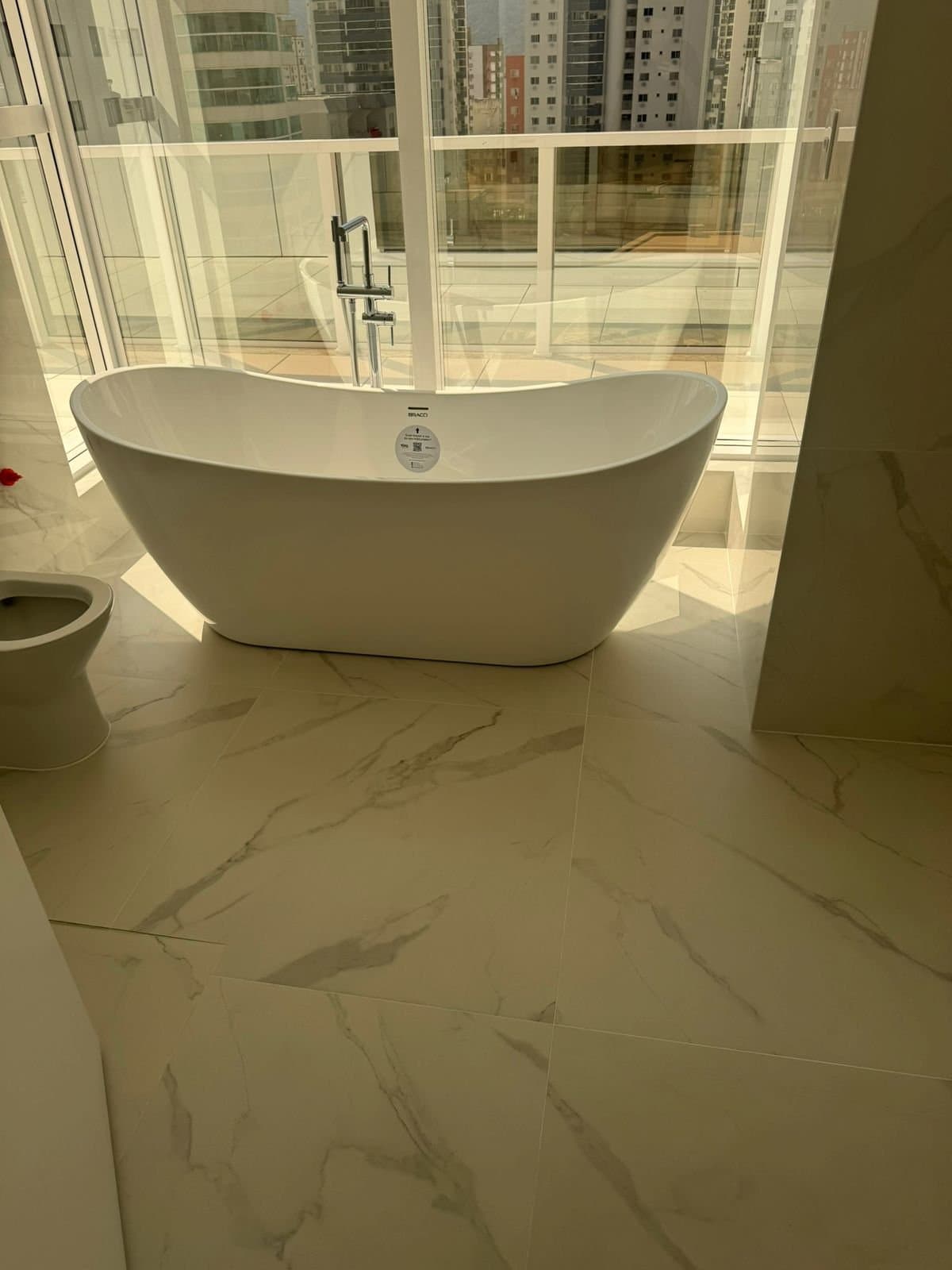 Apartamento de 4 quartos com 4 suítes e 301 m² em Bal. Camboriú
