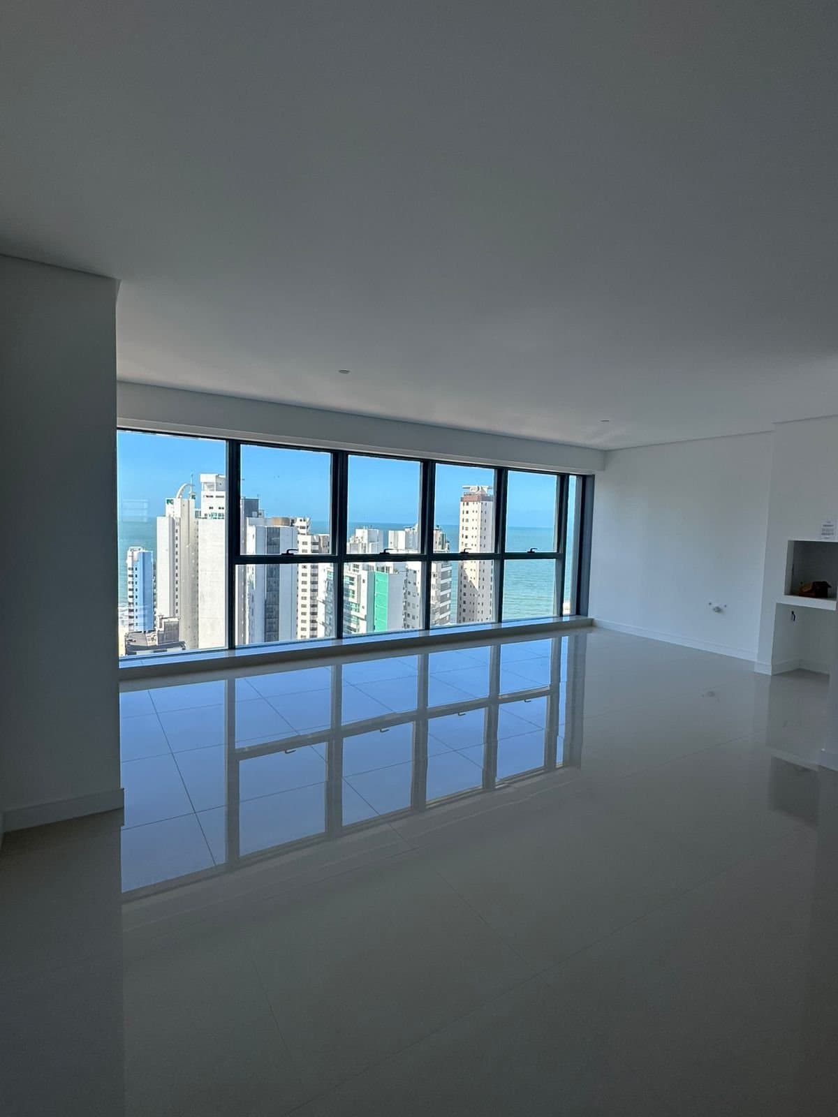 Apartamento de 4 quartos com 4 suítes e 165 m² em Bal. Camboriú